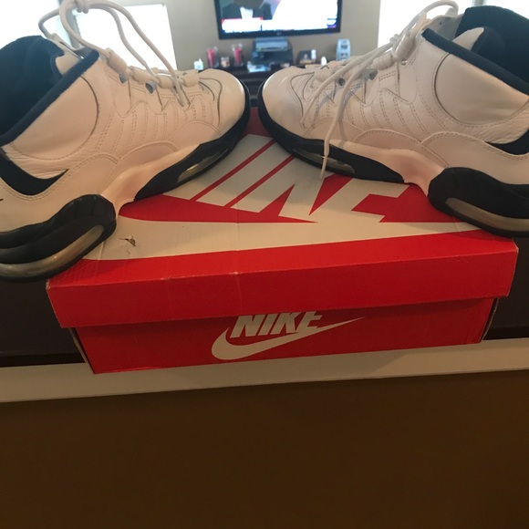 Air Max - Picture 2 of 2